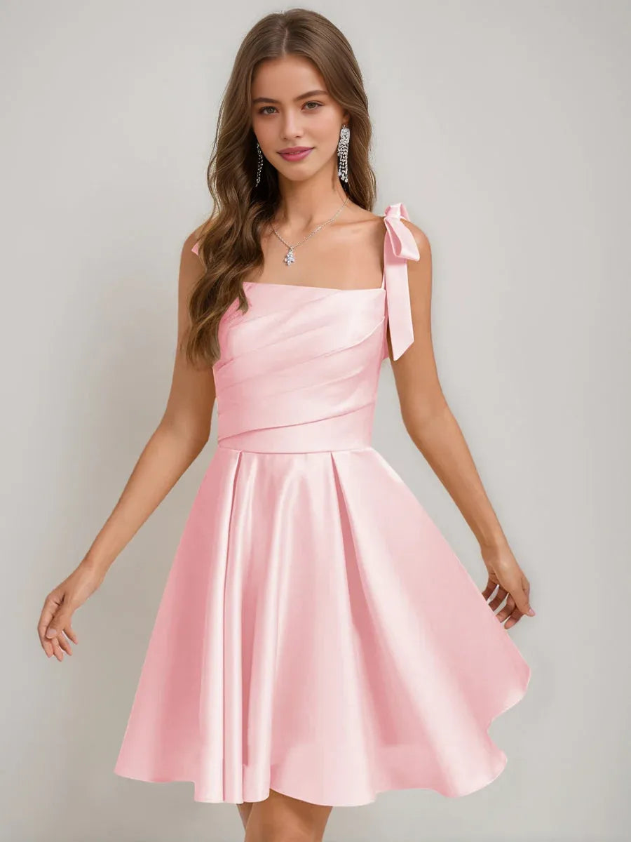 Vestido de Fiesta Mini Ajustado con Fruncido y Tirantes de Espagueti con Escote Pronunciado para Fiesta de Bienvenida