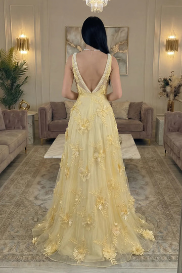 Elegante Vestido de Fiesta Largo de Tul con Cuello Cuadrado, Línea A y Apliques Florales de Cuentas