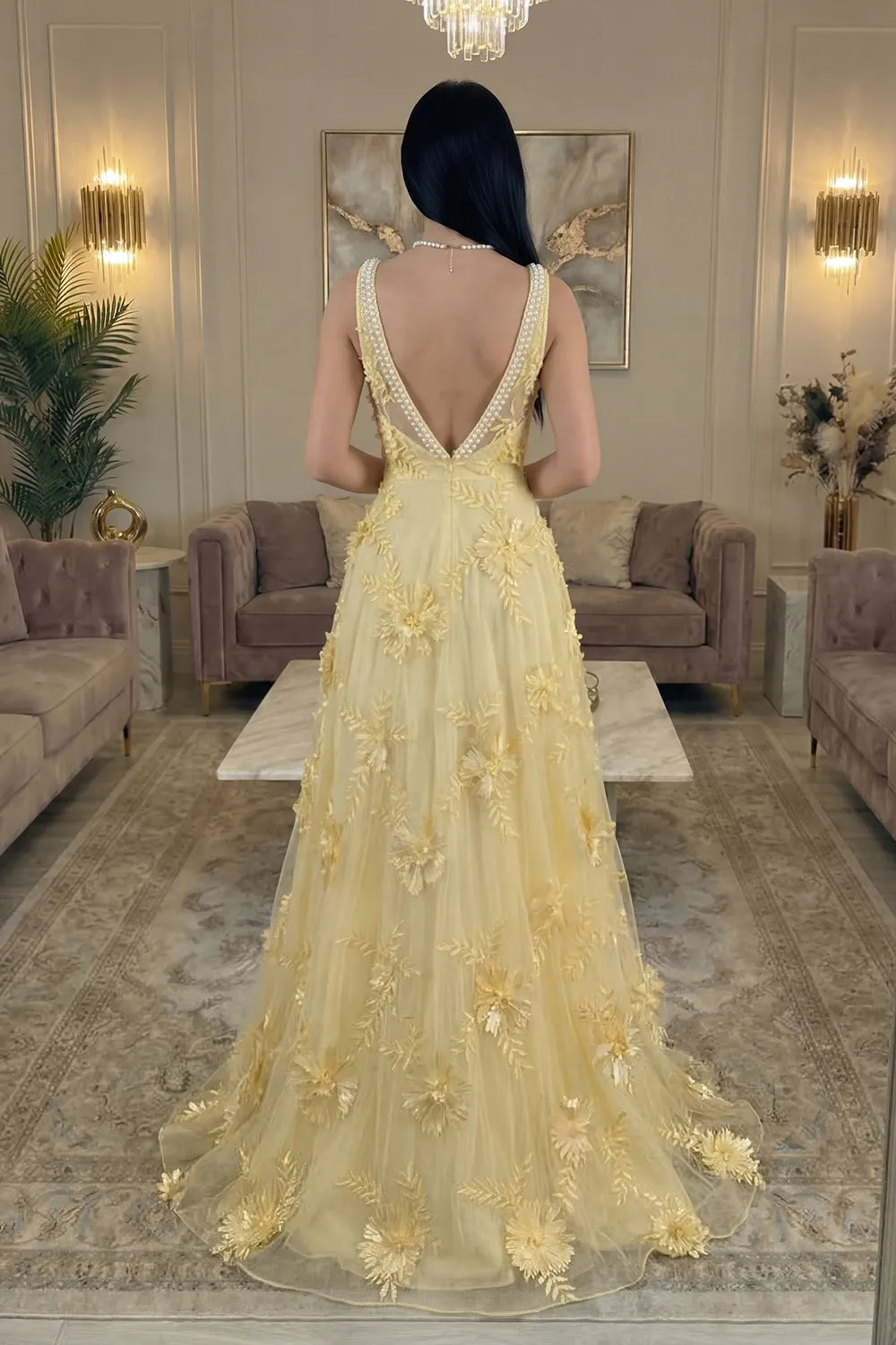 Elegante Vestido de Fiesta Largo de Tul con Cuello Cuadrado, Línea A y Apliques Florales de Cuentas