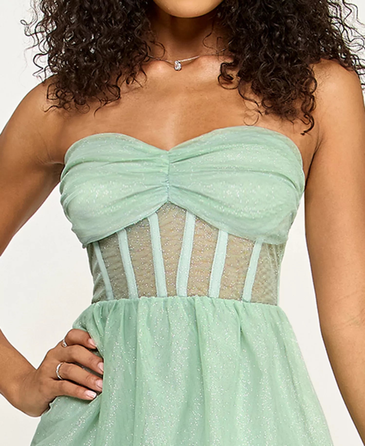 Elegante vestido de fiesta largo hasta el suelo, con corsé escalonado, de tul, sin tirantes y corte en A