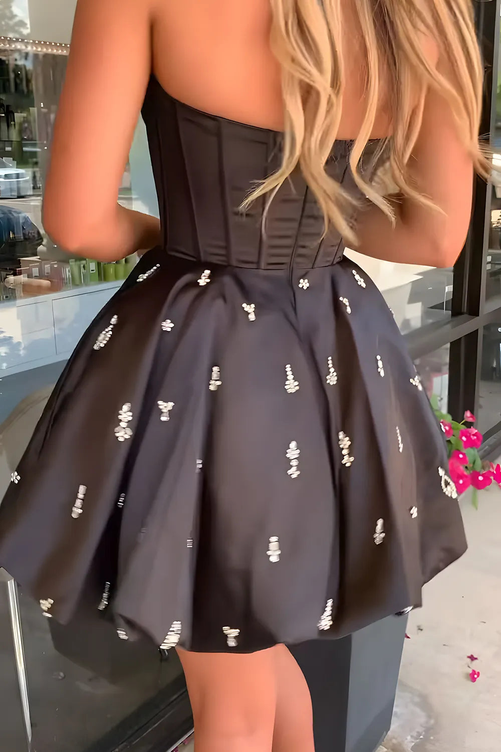 Vestido de Fiesta Mini Ajustado con Fruncido y Tirantes de Espagueti con Escote Pronunciado para Fiesta de Bienvenida