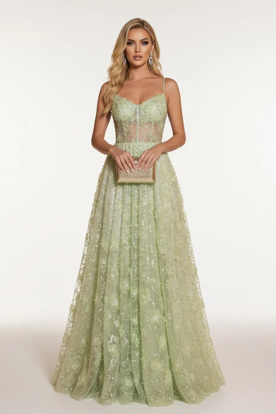 Elegante vestido de noche largo de tul con escote corazón, bordado floral, corsé y cuentas.