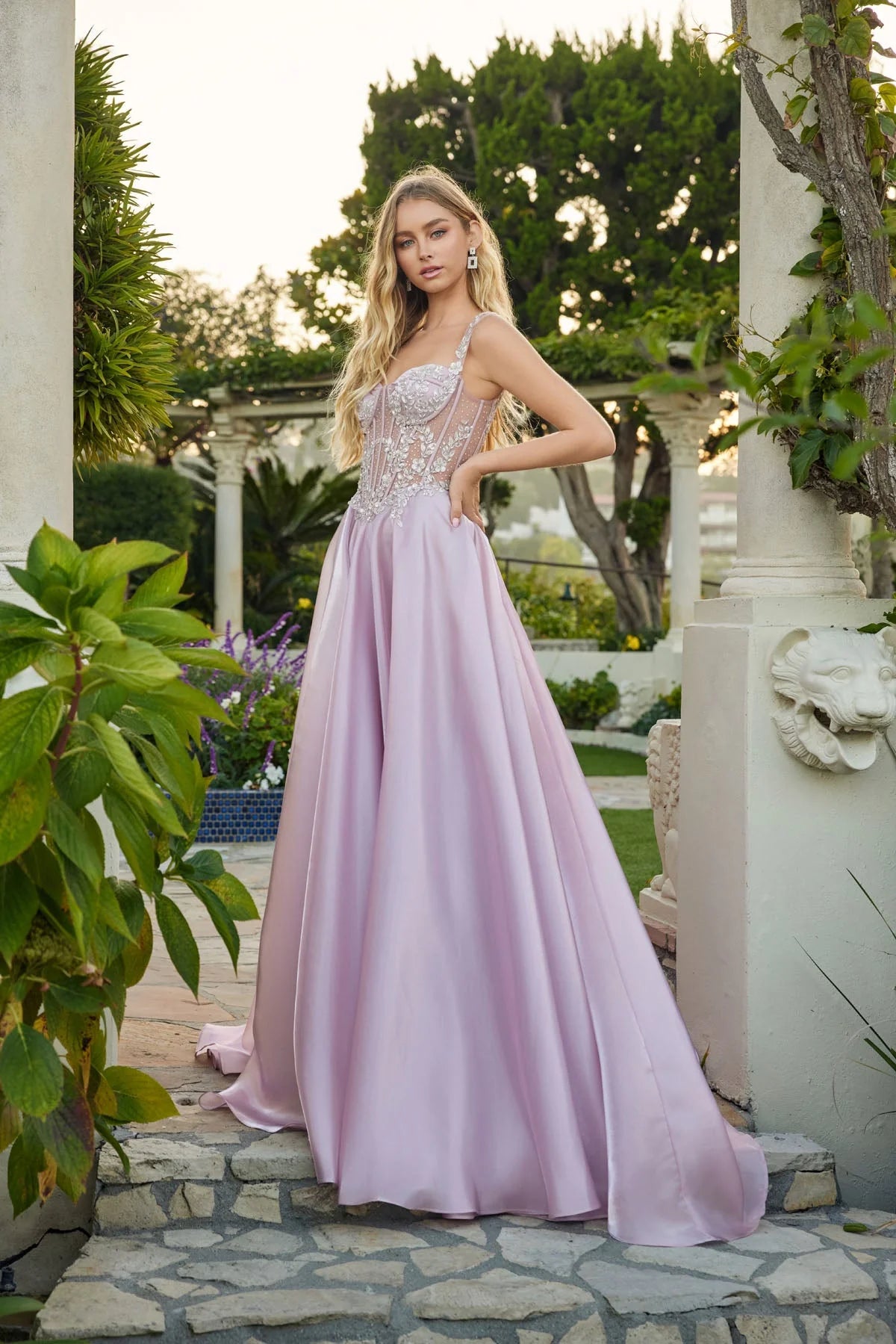 Vestido de Noche Elegante Escote Corazón sin Hombros Manga Corta Corsé de Pedrería para Fiesta de Graduación
