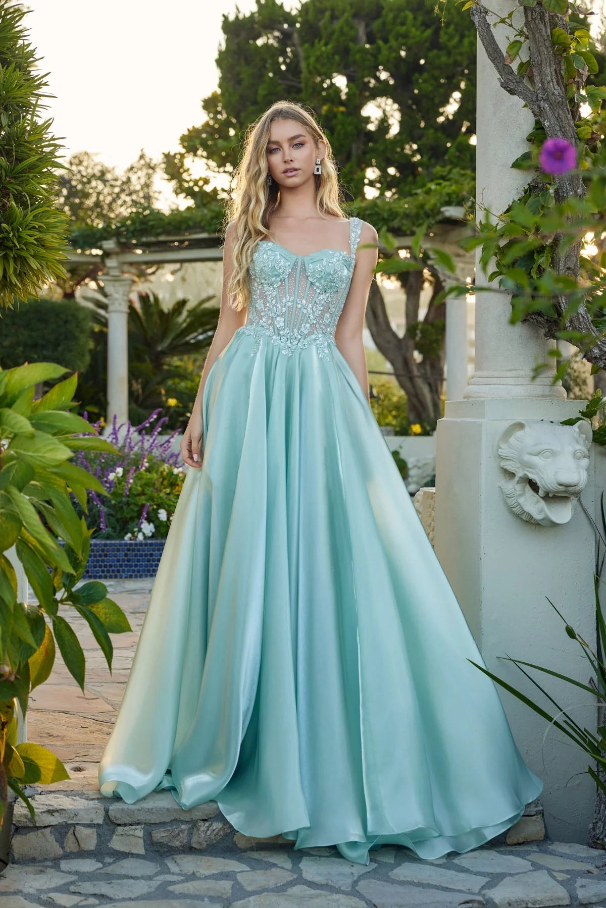 Vestido de Noche Elegante Escote Corazón sin Hombros Manga Corta Corsé de Pedrería para Fiesta de Graduación