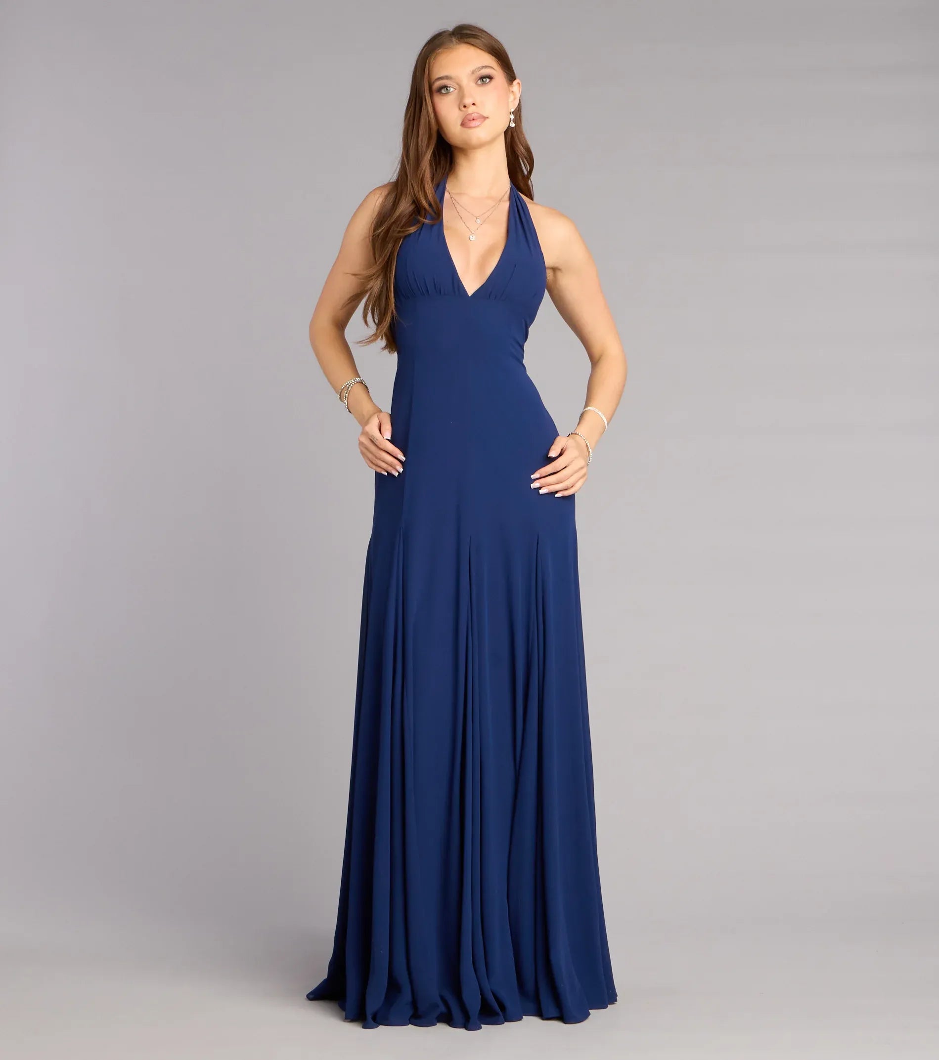 A-line halter V-neck chiffon formal evening dress with sleeveless bodice and floor-length flowing skirt