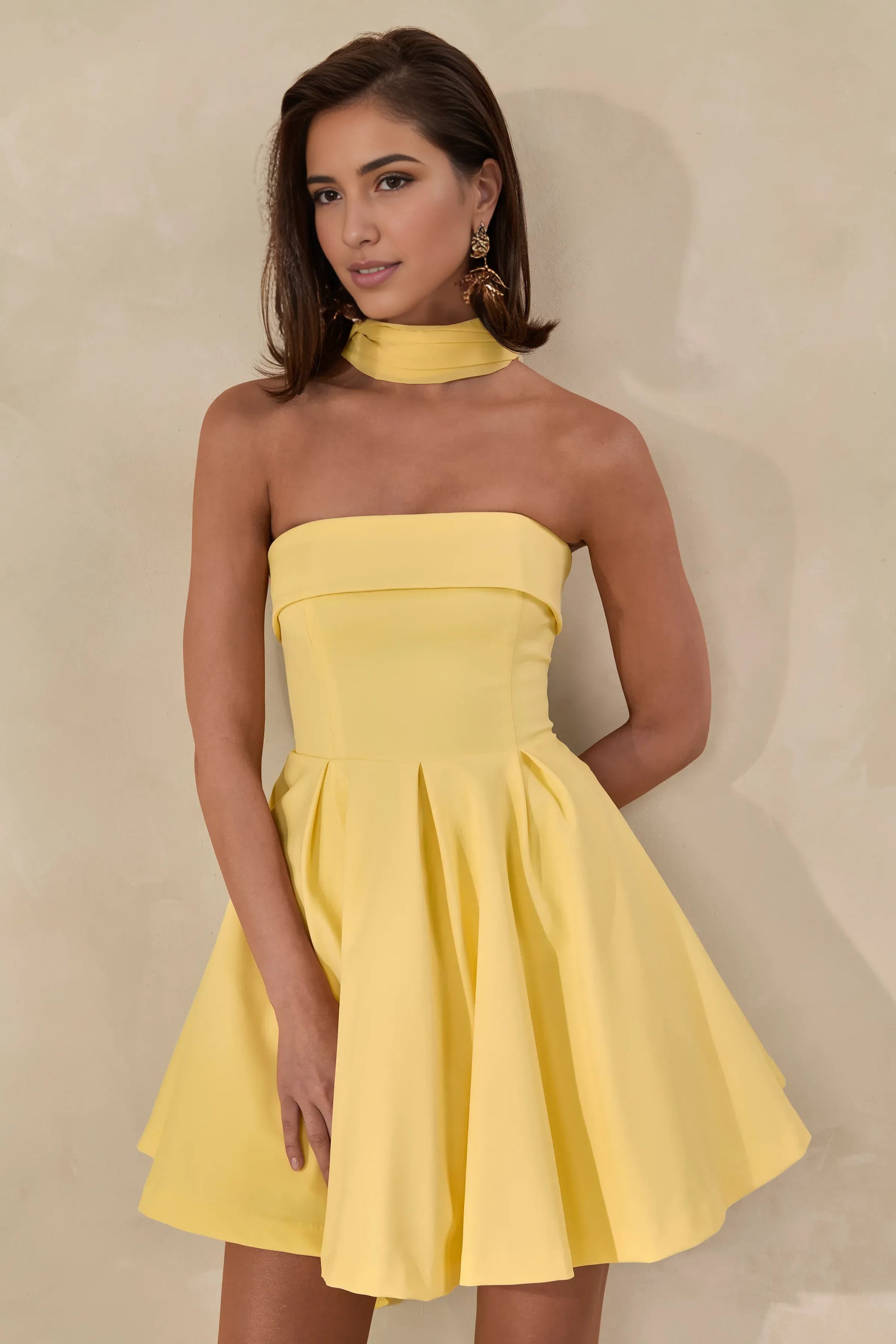 Elegant Fit-and-flare Strapless Sleeveless Crepe Homecoming Dress Mini Pleated Choker-sash Cocktail Dress