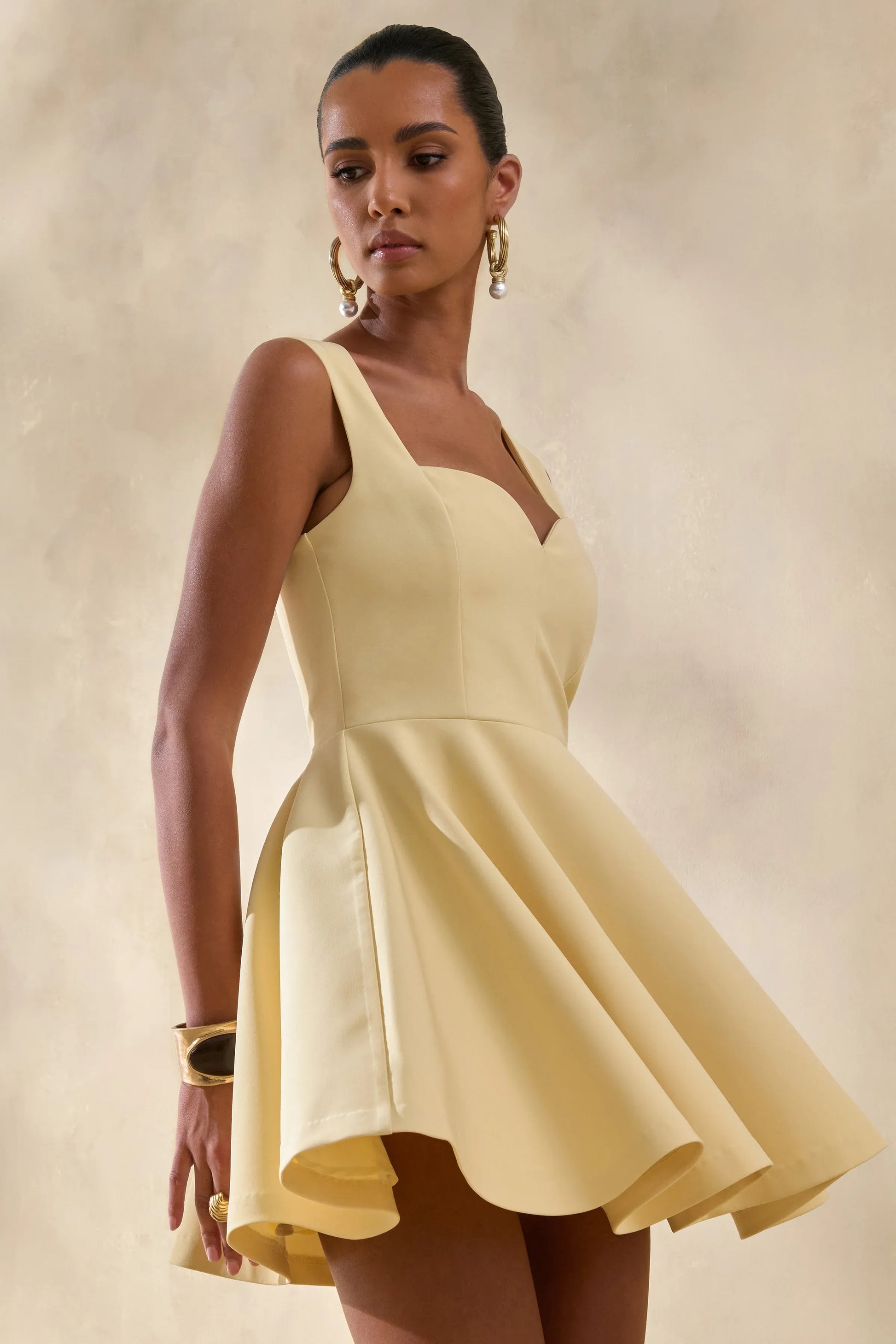 Elegant Fit-and-flare Sweetheart-neck Sleeveless Crepe Mini Structured Wide-strap Cocktail Dress