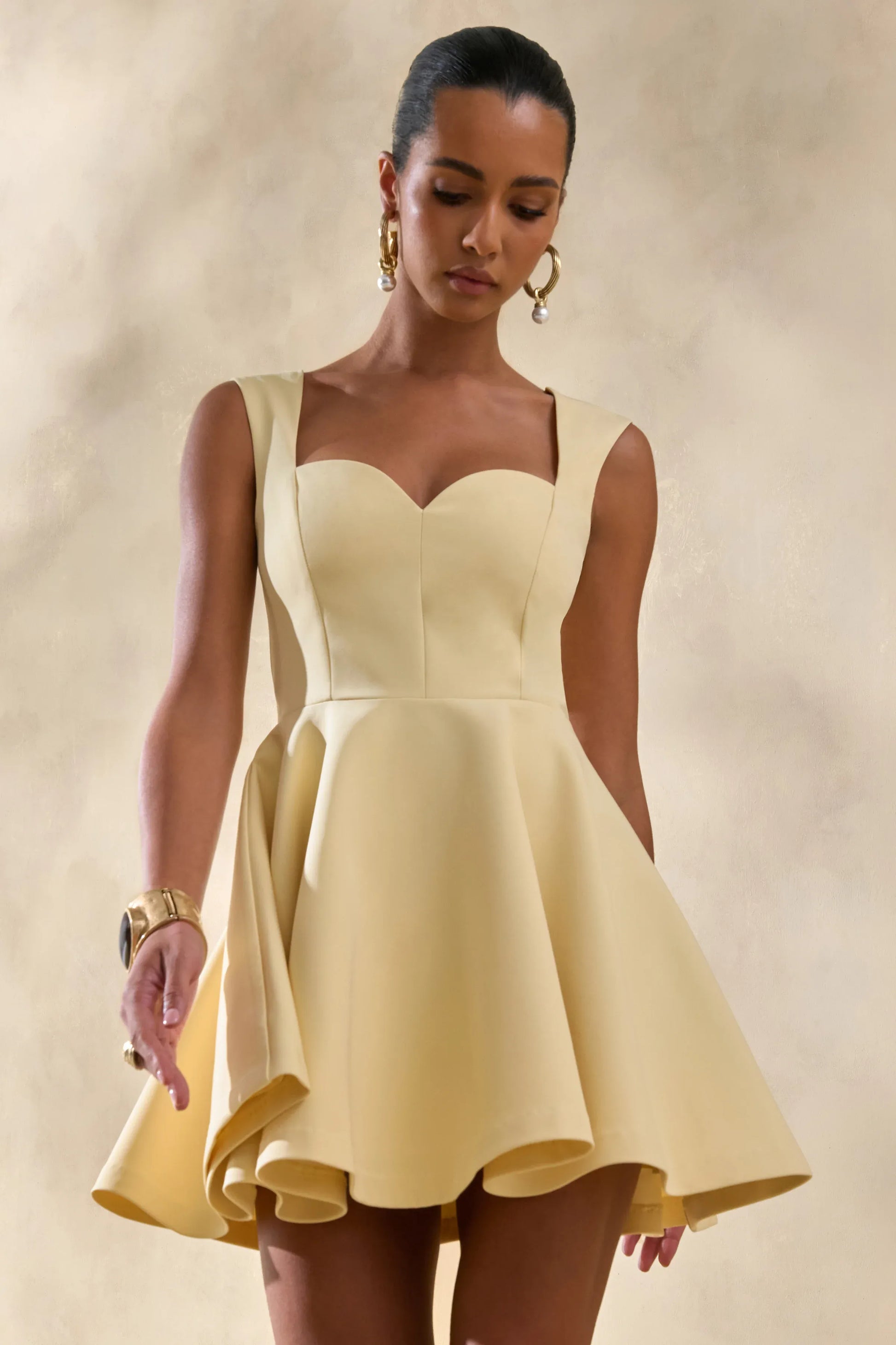 Elegant Fit-and-flare Sweetheart-neck Sleeveless Crepe Mini Structured Wide-strap Cocktail Dress