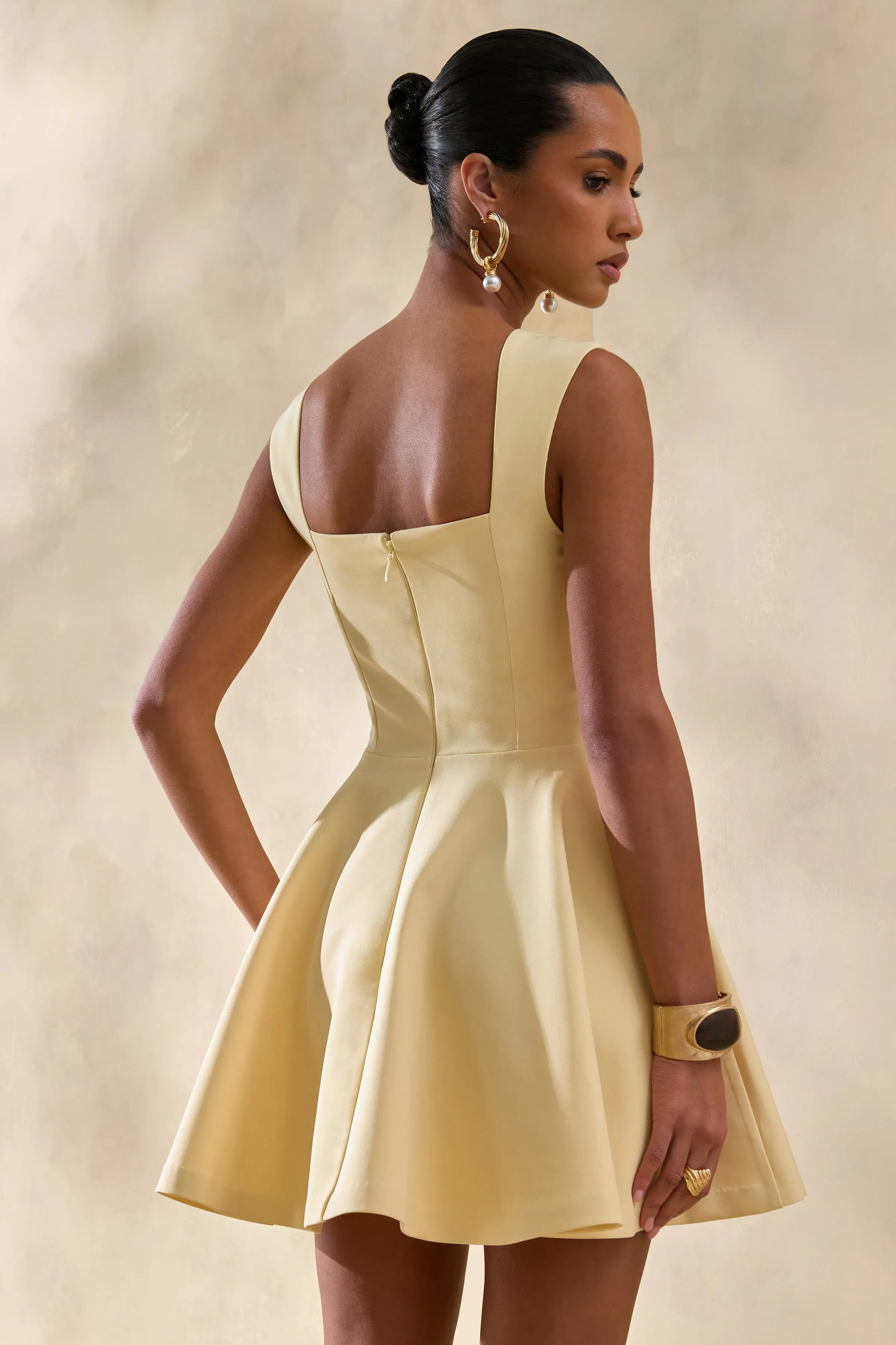 Elegant Fit-and-flare Sweetheart-neck Sleeveless Crepe Mini Structured Wide-strap Cocktail Dress