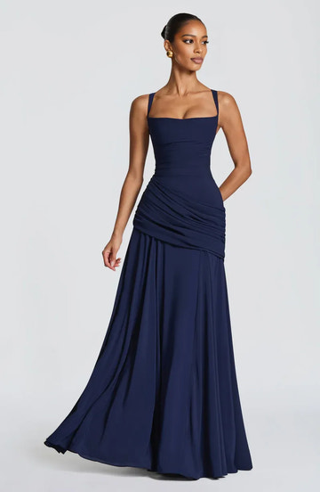 Elegante vestido maxi de chifón con escote cuadrado ajustado y cordones para damas de honor