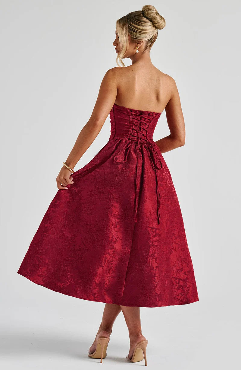 Elegante vestido de cóctel acampanado sin tirantes de jacquard ajustado con corsé y de noche midi