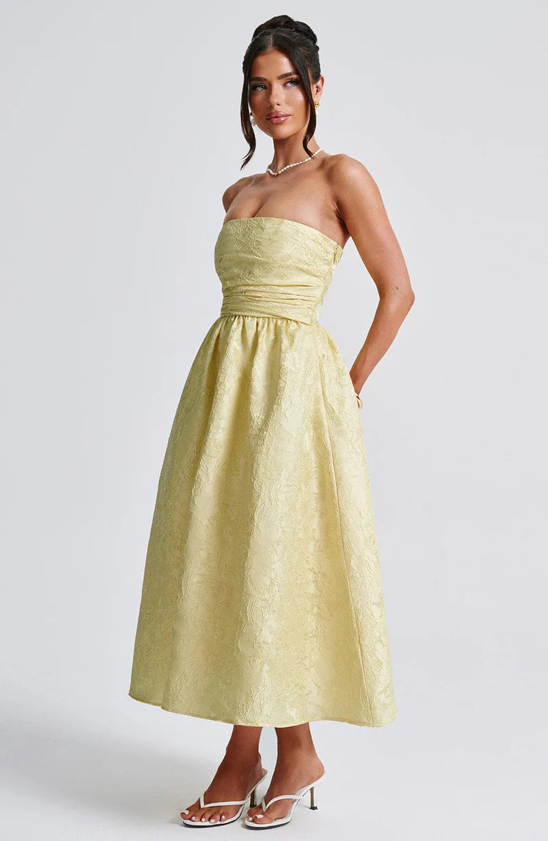 Elegante vestido de cóctel acampanado sin tirantes de jacquard ajustado con corsé y de noche midi