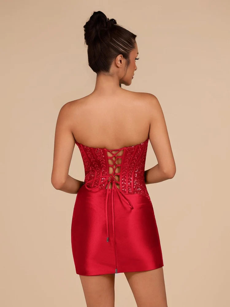 Elegante minivestido ceñido sin tirantes de satén con corsé y cordones para regreso a casa