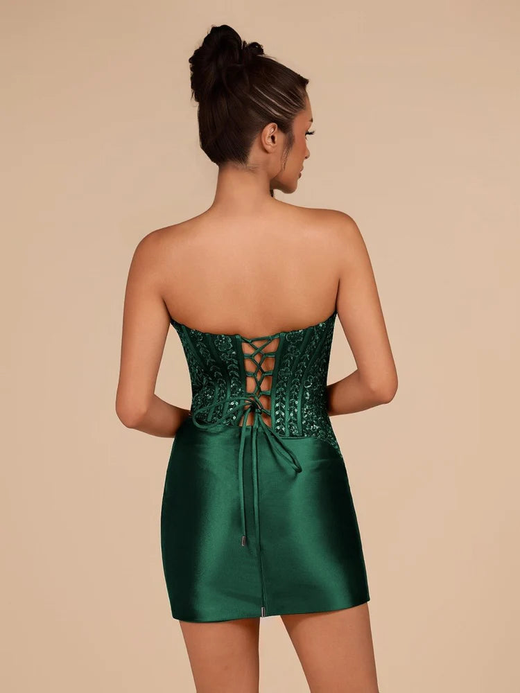 Elegante minivestido ceñido sin tirantes de satén con corsé y cordones para regreso a casa