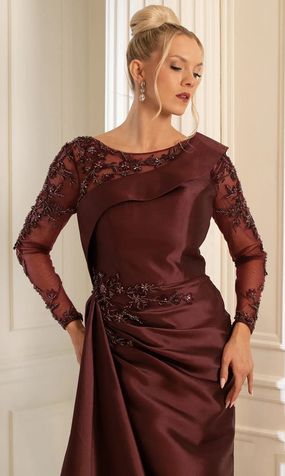 Vestido elegante de sirena con cuello barco de satén para la madre de la novia, vestido de noche de manga larga con apliques