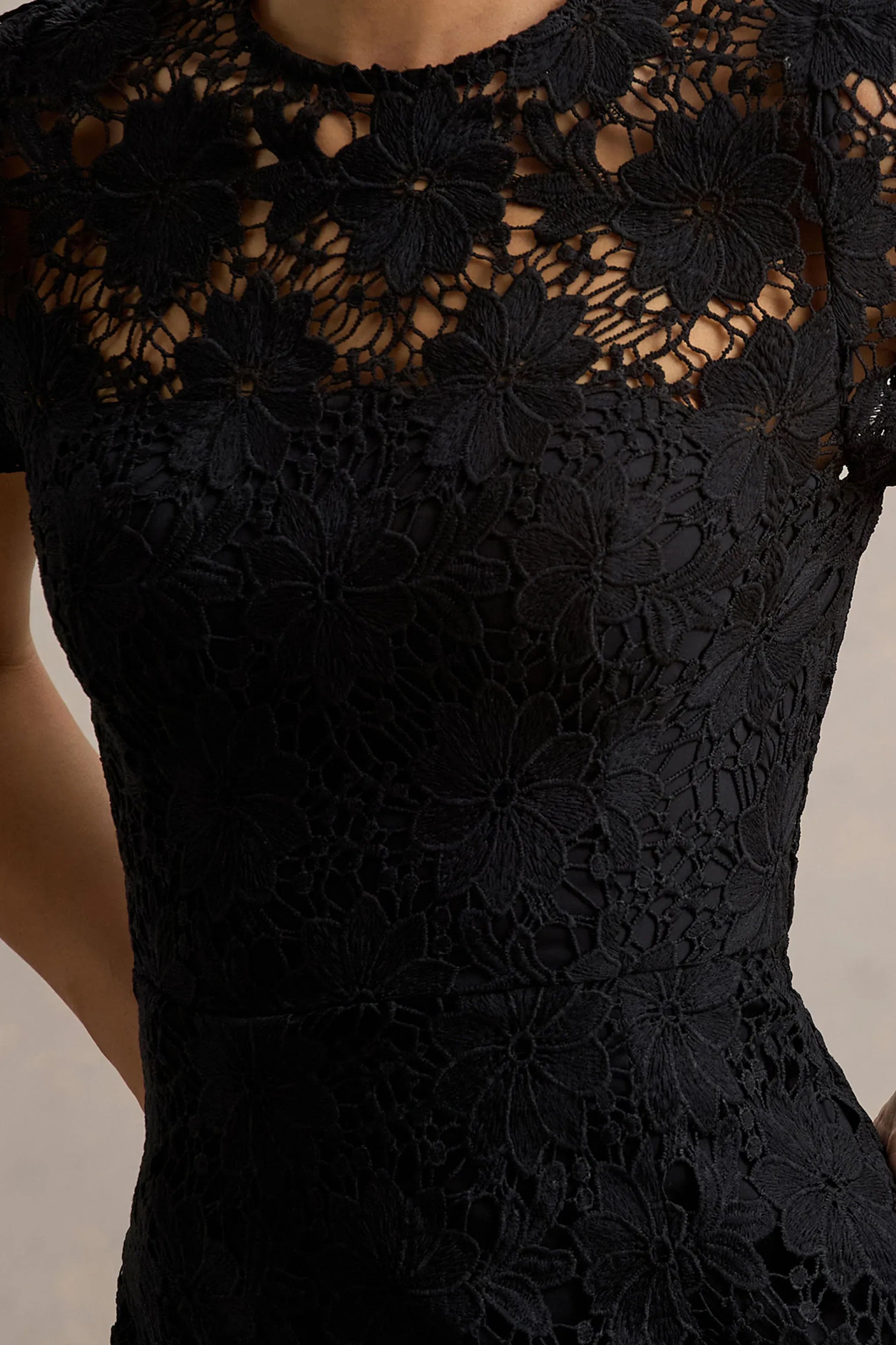 Elegant Mermaid Round-neck Short-sleeve Lace Midi Scalloped-hem Cocktail Dress