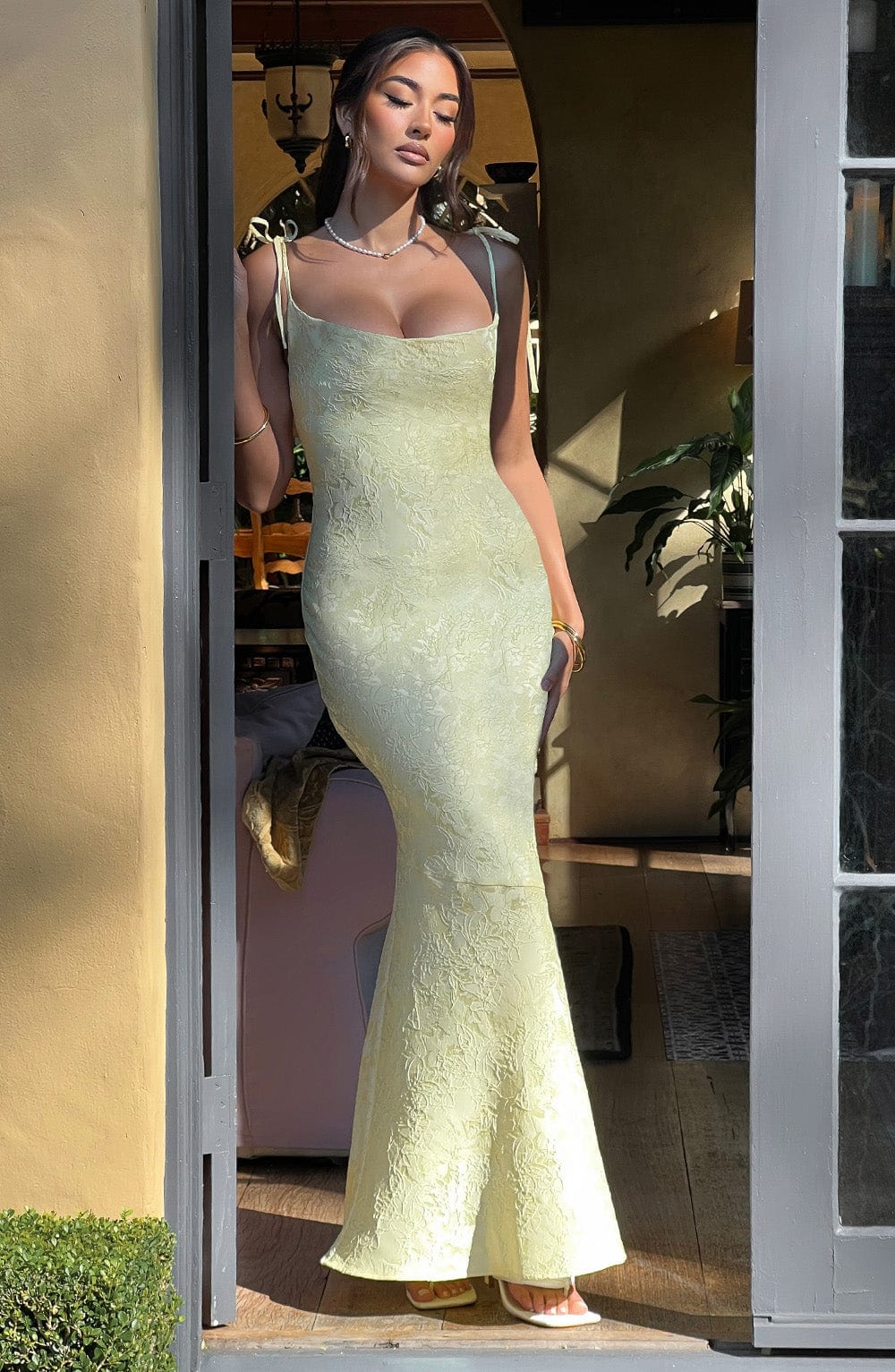 Elegant Mermaid Square Neck Sleeveless Jacquard Maxi Tie Strap Lace Up Evening Gown