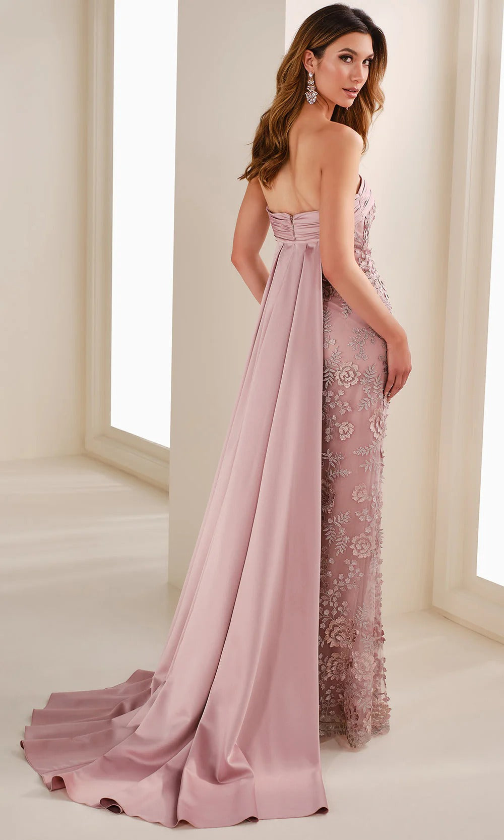 Elegant Mermaid Strapless Lace Applique Floor Length Formal Evening Gown