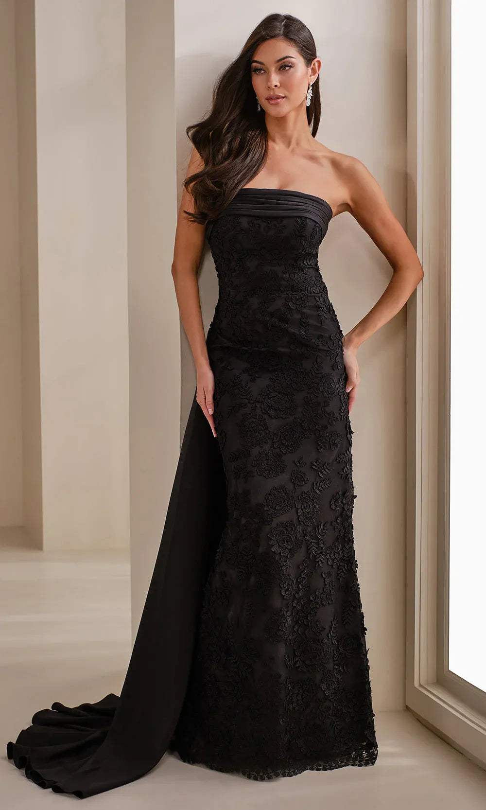 Elegant Mermaid Strapless Lace Applique Floor Length Formal Evening Gown