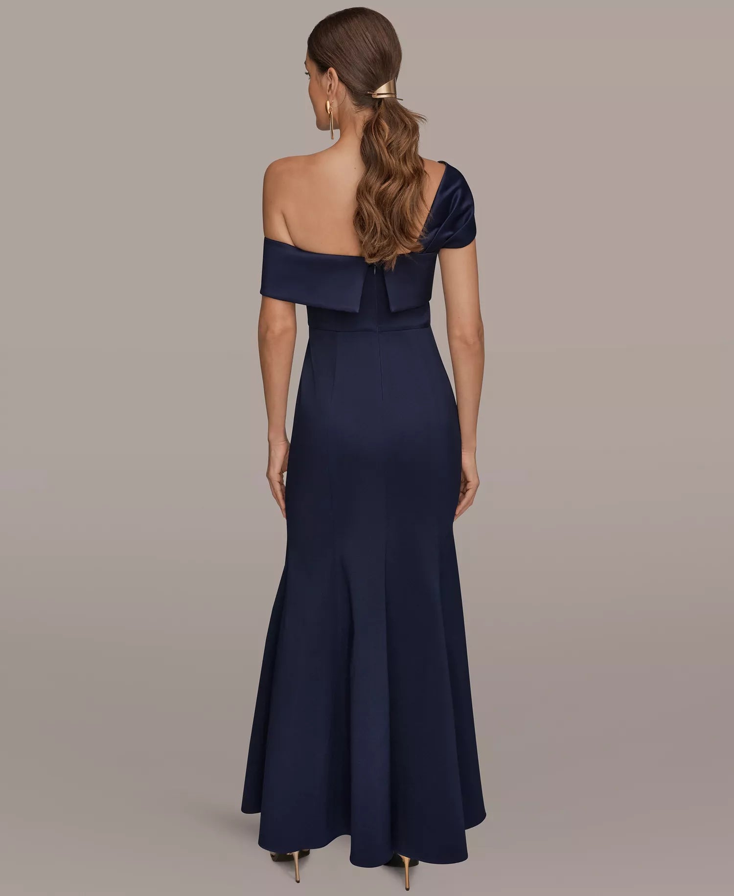 Elegant Off Shoulder Satin Cocktail Dress Mermaid Evening Gown With Twist