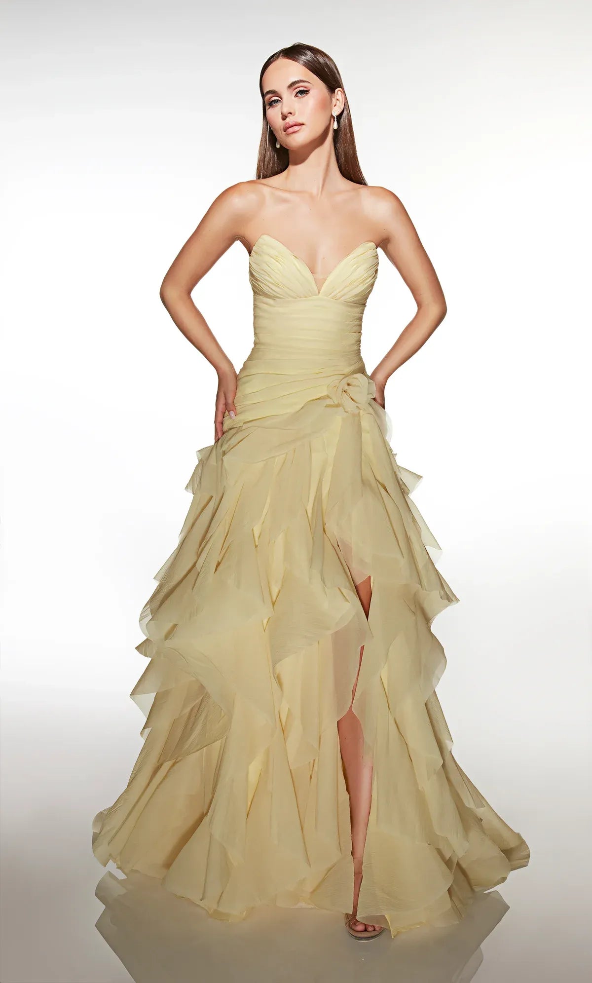 Elegant Strapless Sweetheart Neckline Tiered Tulle Evening Gown Formal Prom Dress