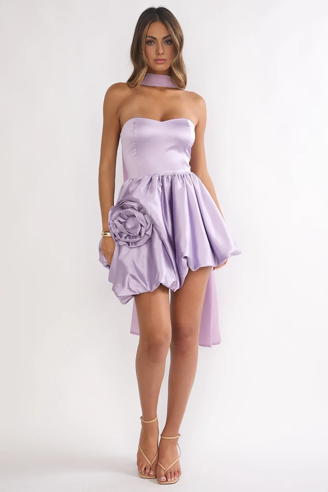 Vestido de Fiesta Mini Ajustado con Fruncido y Tirantes de Espagueti con Escote Pronunciado para Fiesta de Bienvenida