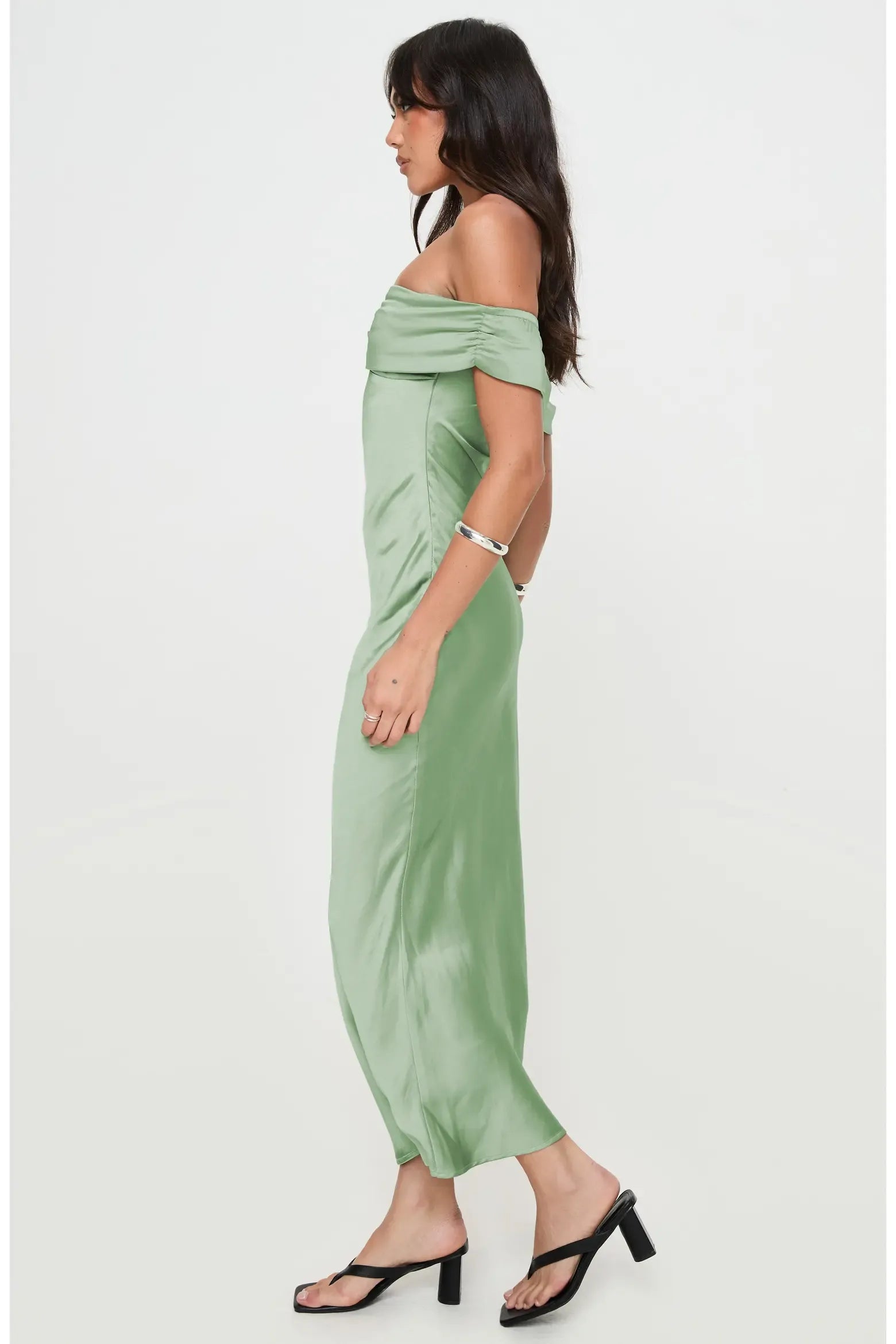 Elegant Bodycon Off-the-Shoulder Sleeveless Satin Ruched Bust Midi Cocktail Dress