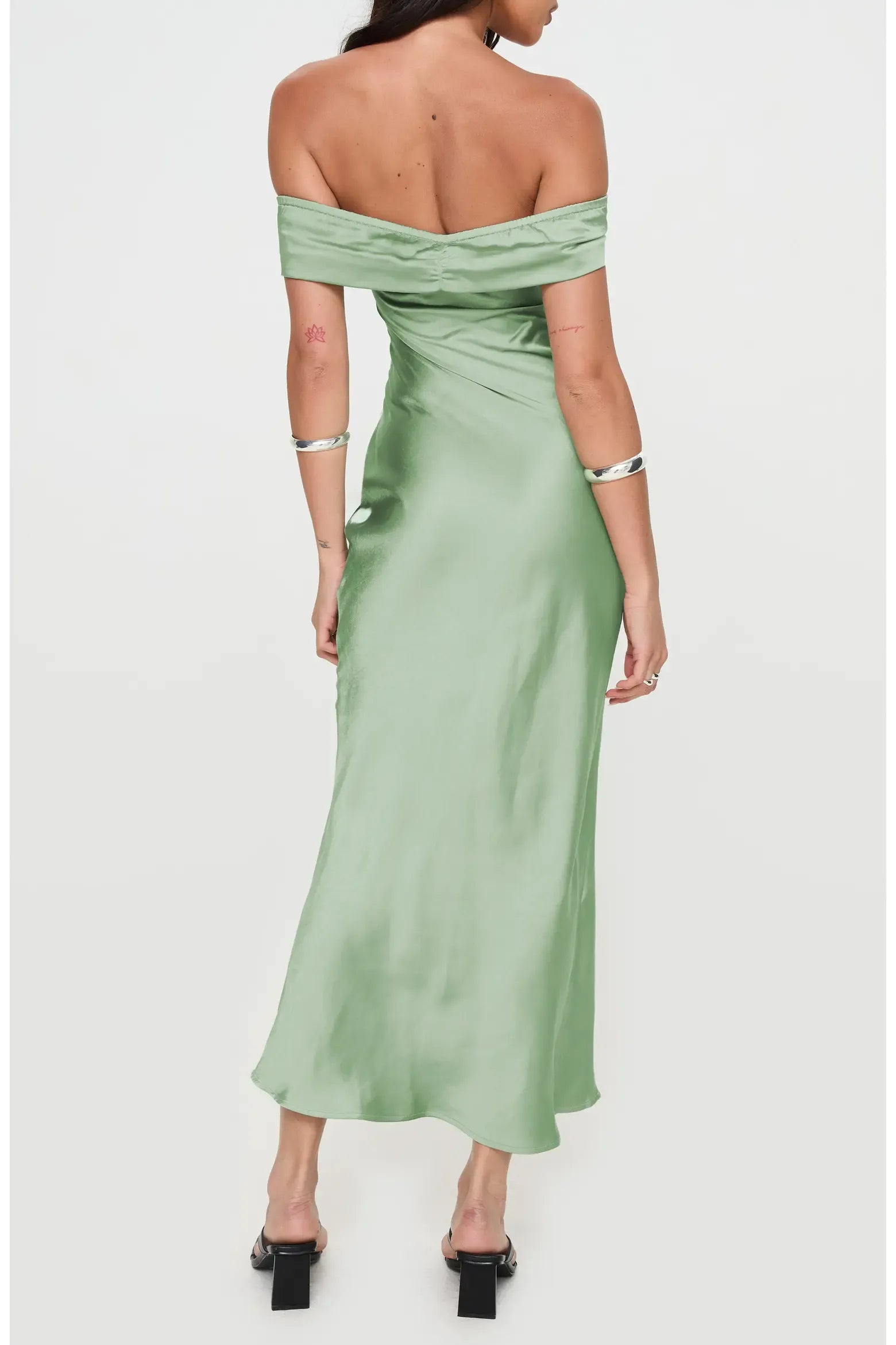 Elegant Bodycon Off-the-Shoulder Sleeveless Satin Ruched Bust Midi Cocktail Dress