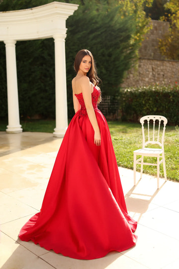 Vestido de fiesta con escote corazón estilo princesa línea A con adornos, corsé y abertura alta