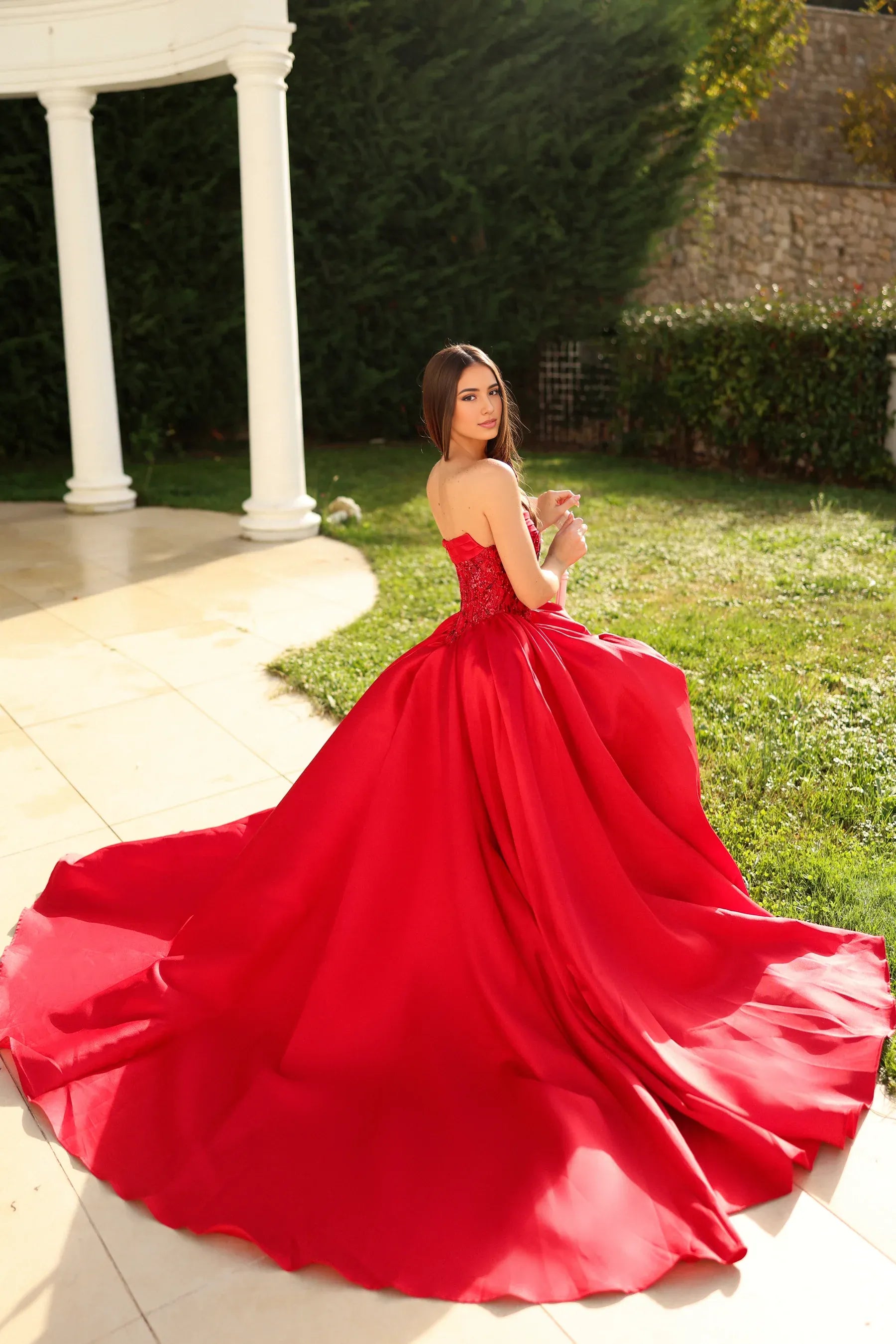 Vestido de fiesta con escote corazón estilo princesa línea A con adornos, corsé y abertura alta