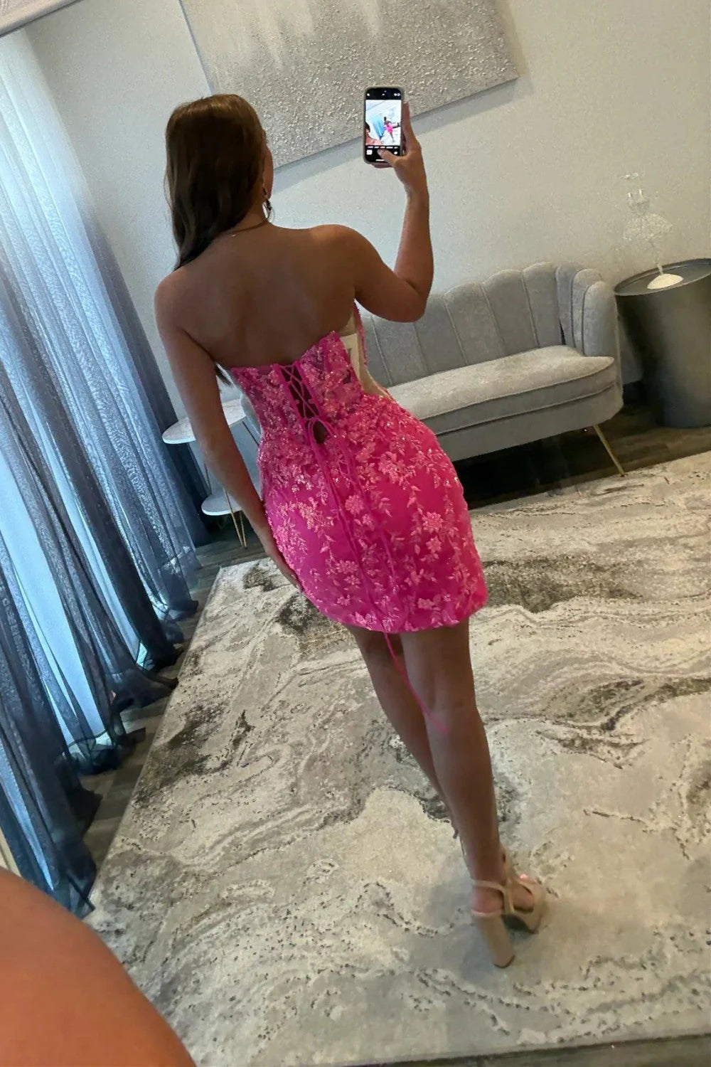 Vestido ceñido de regreso a casa con corsé sin tirantes y escote corazón adornado