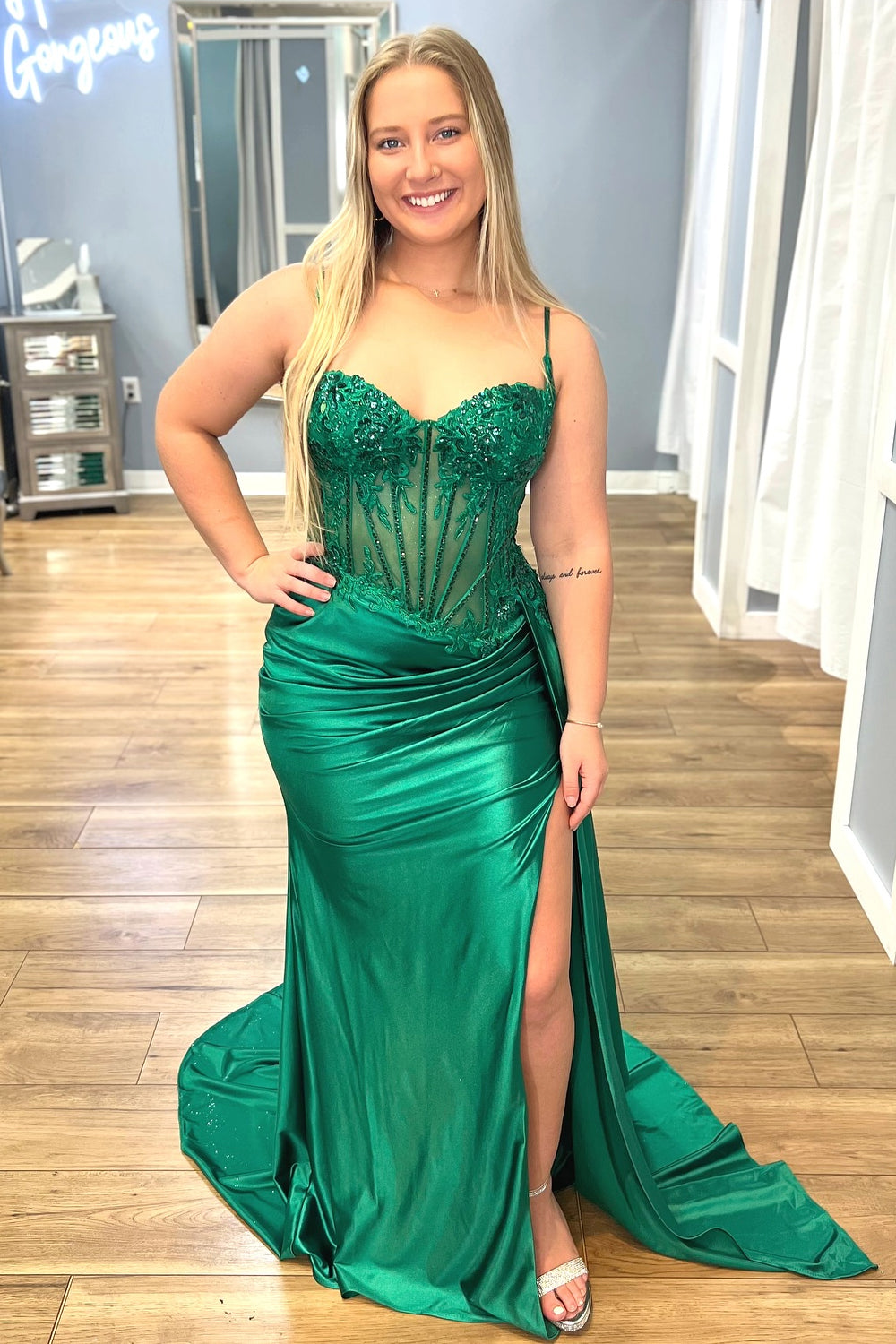 Vestido de Noche de Satén Sedoso para Mujer, sin Tirantes, con Cuentas, Brillos, Corte Sirena, Corsé Largo y Abertura para Fiesta de Graduación