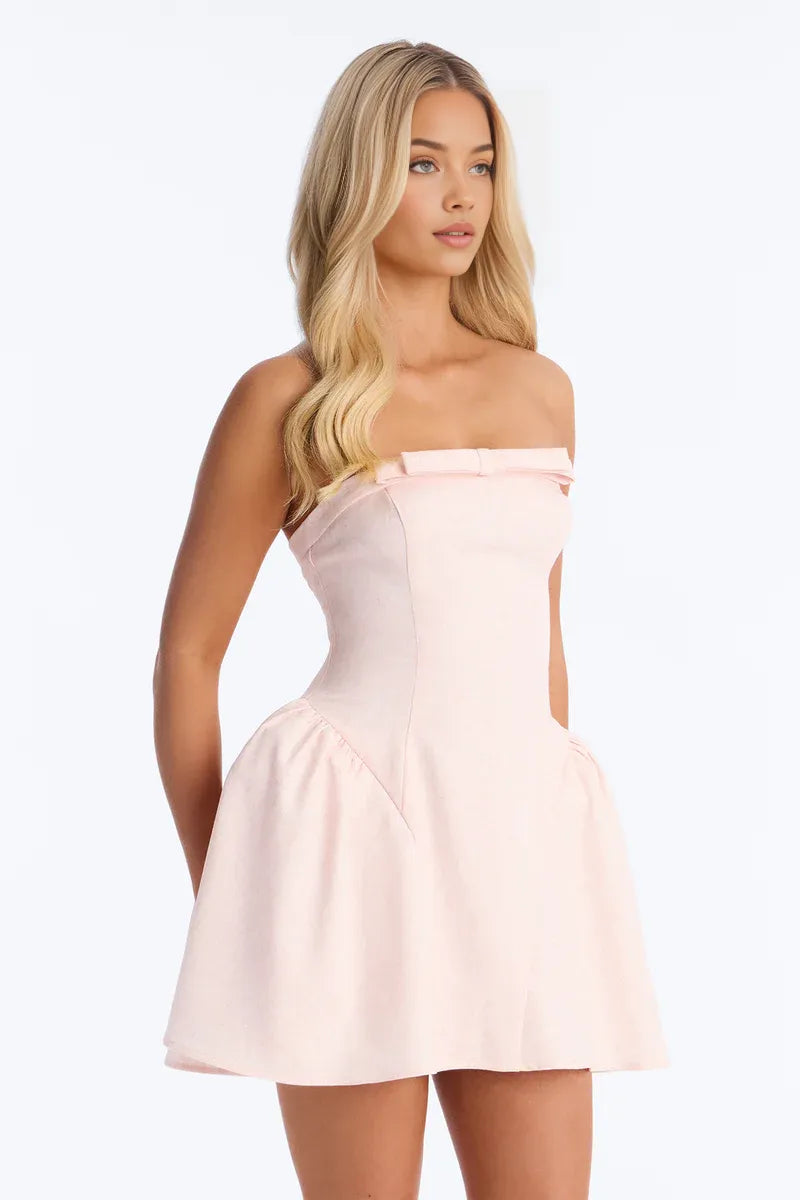 Vestido Corto de Fiesta con Detalle de Lazo y Textura, con Corte Evasé y sin Tirantes para Regreso a Casa