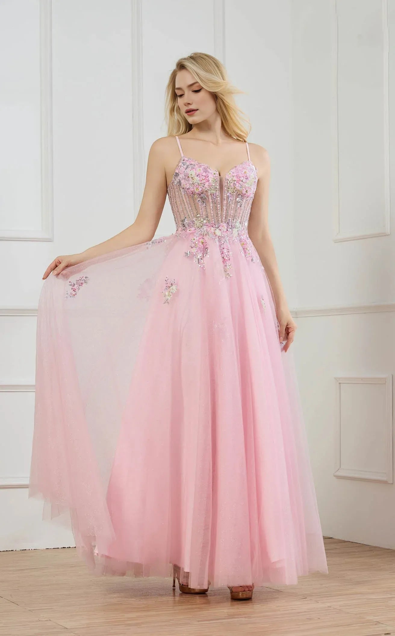 Vestido de fiesta largo de tul con escote corazón, corte en A, bordados florales y corsé de lentejuelas