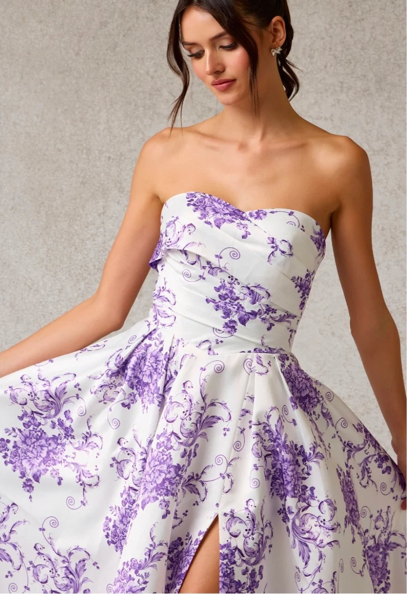 Vestido de Noche Largo con Estampado Floral sin Tirantes, Fruncido, Corte en A y Abertura