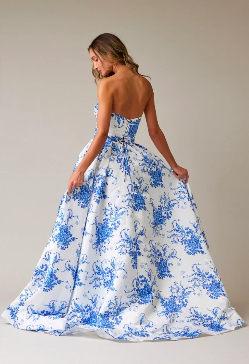 Vestido de Noche Largo con Estampado Floral sin Tirantes, Fruncido, Corte en A y Abertura