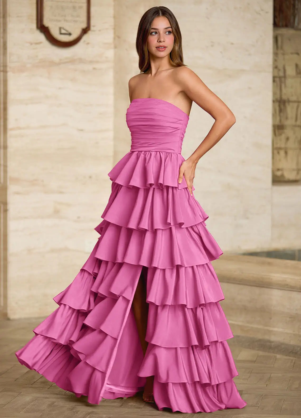 Elegante vestido de fiesta largo sin tirantes de satén con silueta A y volantes