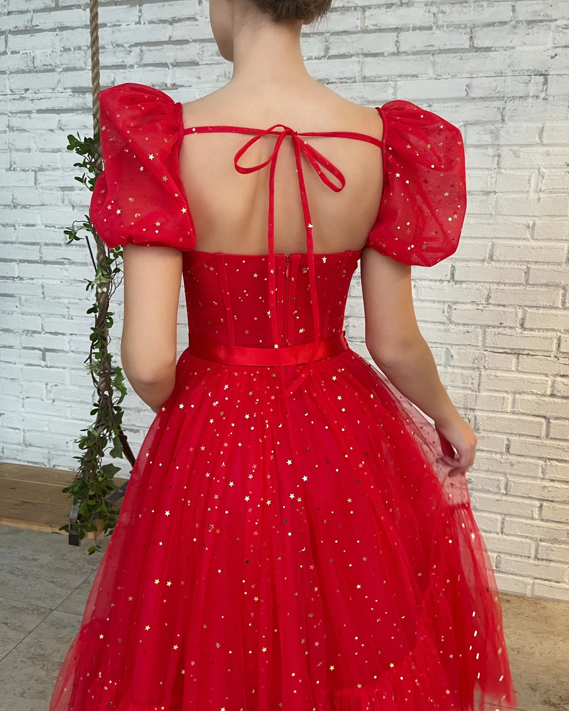 Vestido glamuroso de fiesta de graduación de tul de corte A con escote corazón y mangas abullonadas, de longitud midi