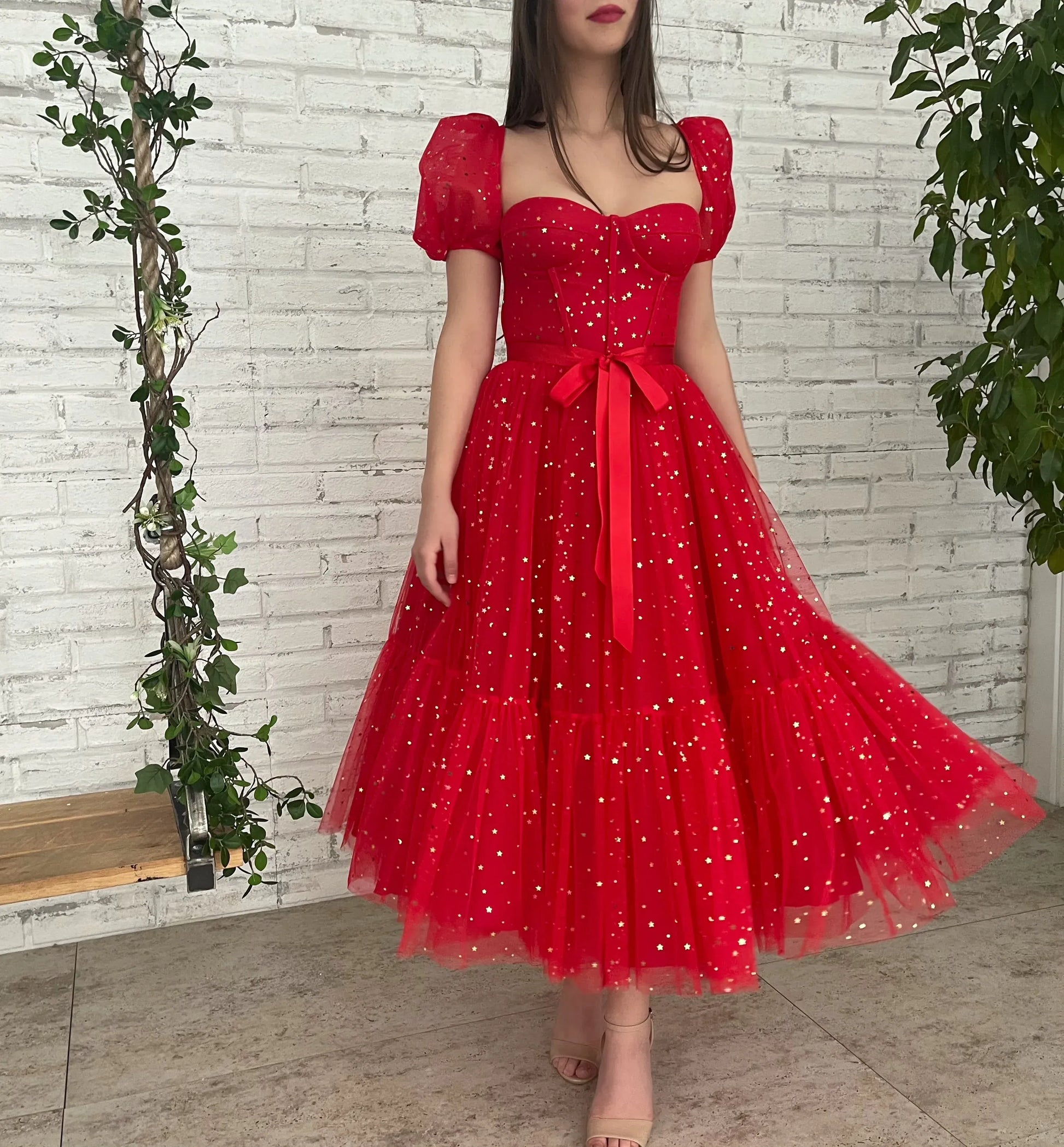 Vestido glamuroso de fiesta de graduación de tul de corte A con escote corazón y mangas abullonadas, de longitud midi
