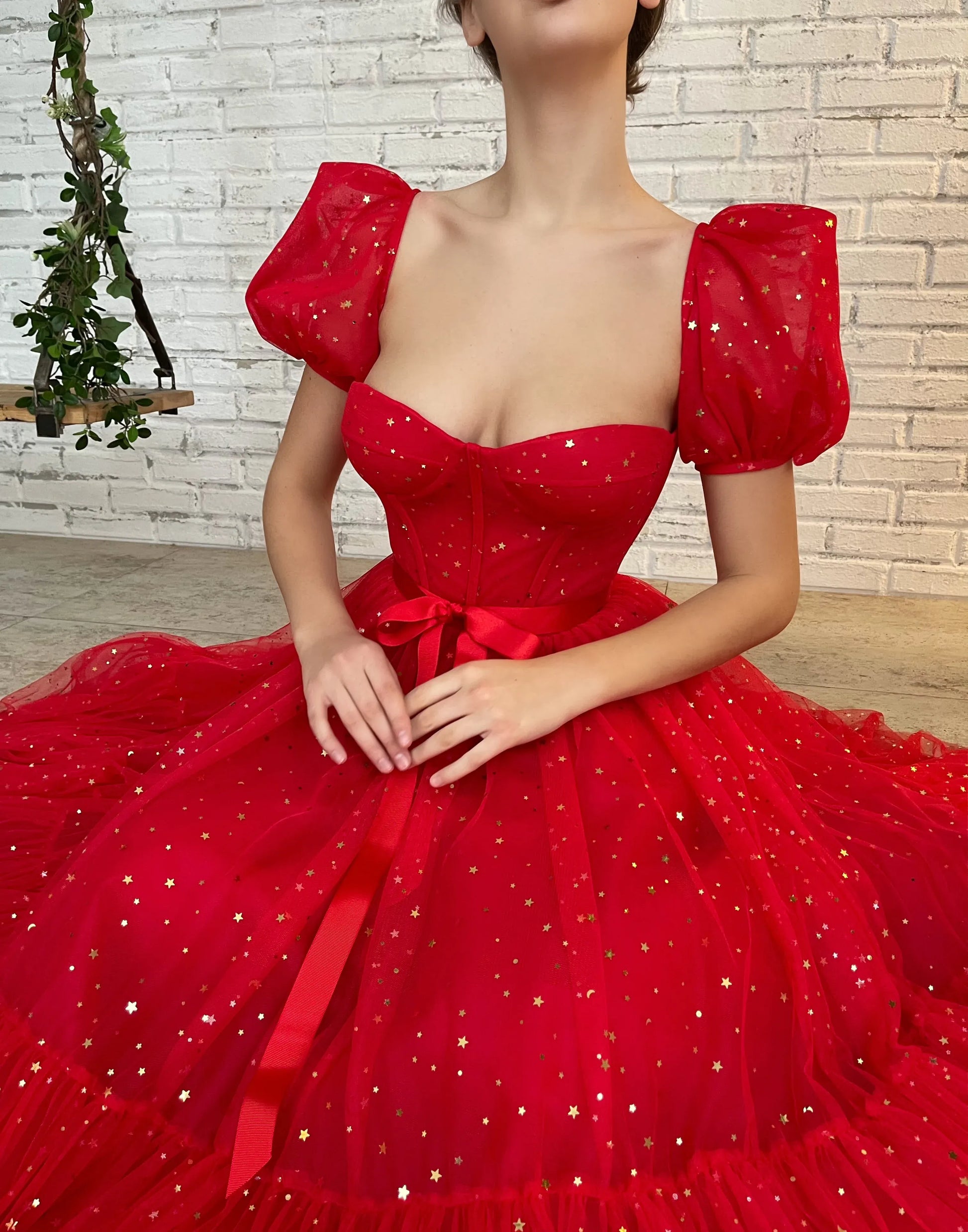 Vestido glamuroso de fiesta de graduación de tul de corte A con escote corazón y mangas abullonadas, de longitud midi