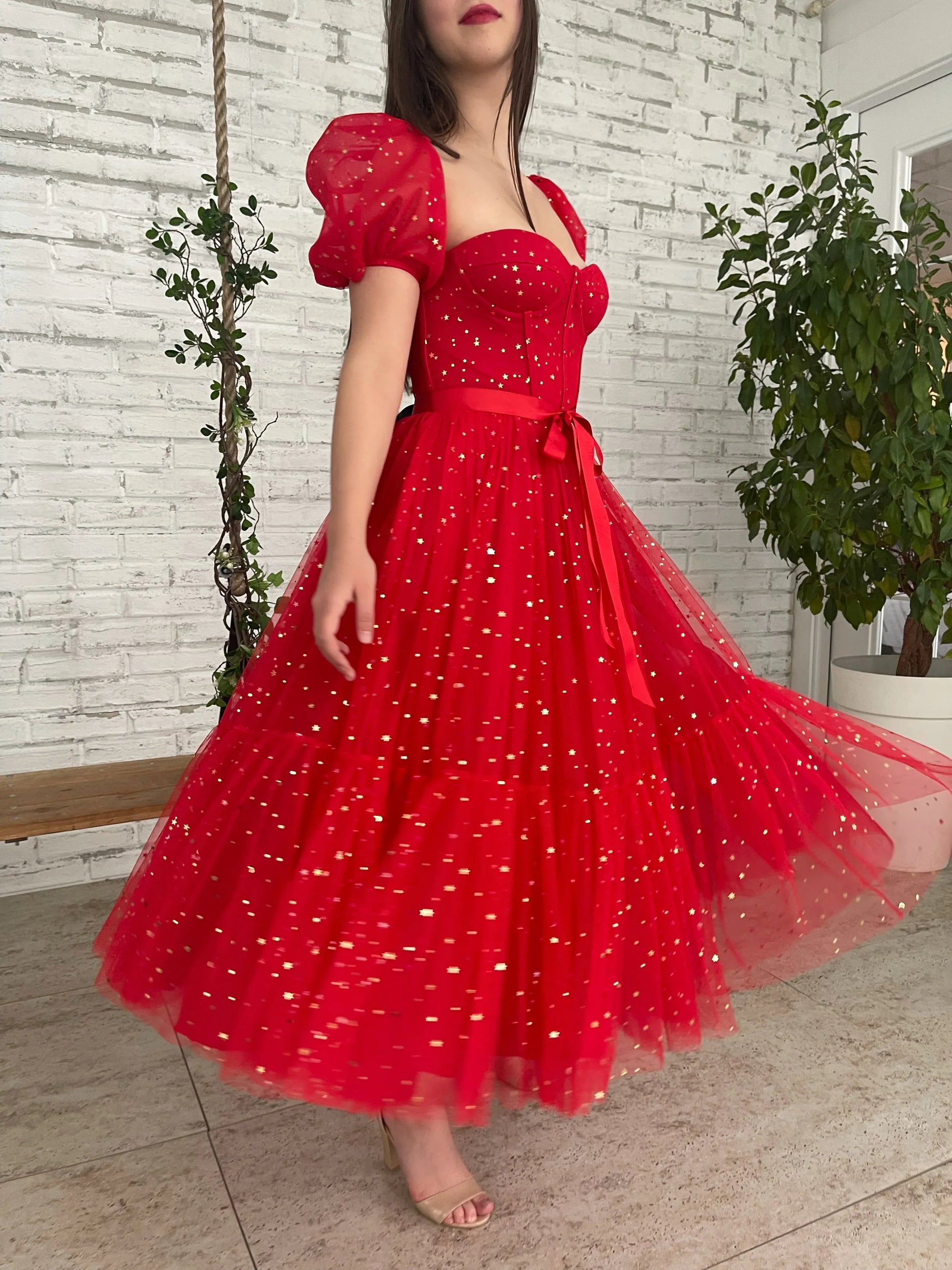 Vestido glamuroso de fiesta de graduación de tul de corte A con escote corazón y mangas abullonadas, de longitud midi