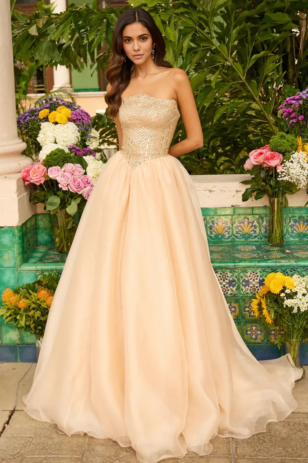 Glamorous Ball-Gown Strapless Sleeveless Organza Long-Train Beaded Evening Dress