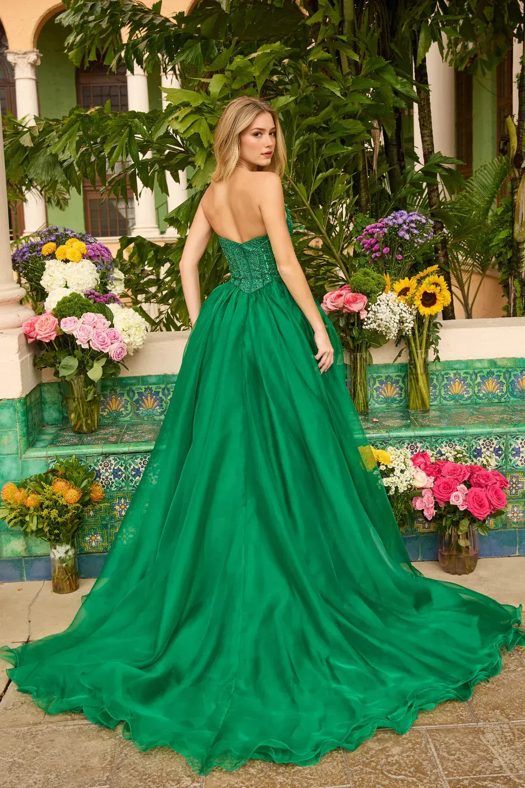 Glamorous Ball-Gown Strapless Sleeveless Organza Long-Train Beaded Evening Dress
