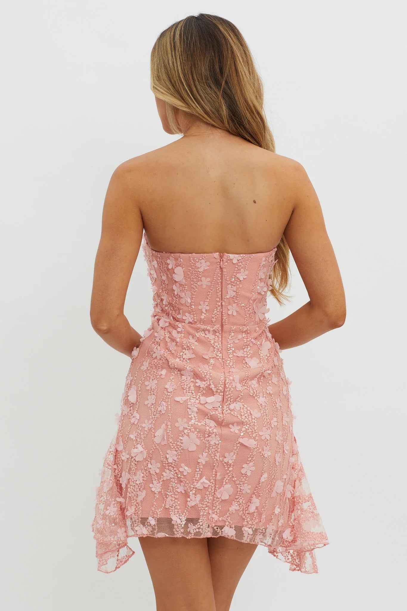 Bodycon Strapless Sleeveless Sequin Tulle Party Dress Mini Homecoming Dress With 3D Floral Appliqué