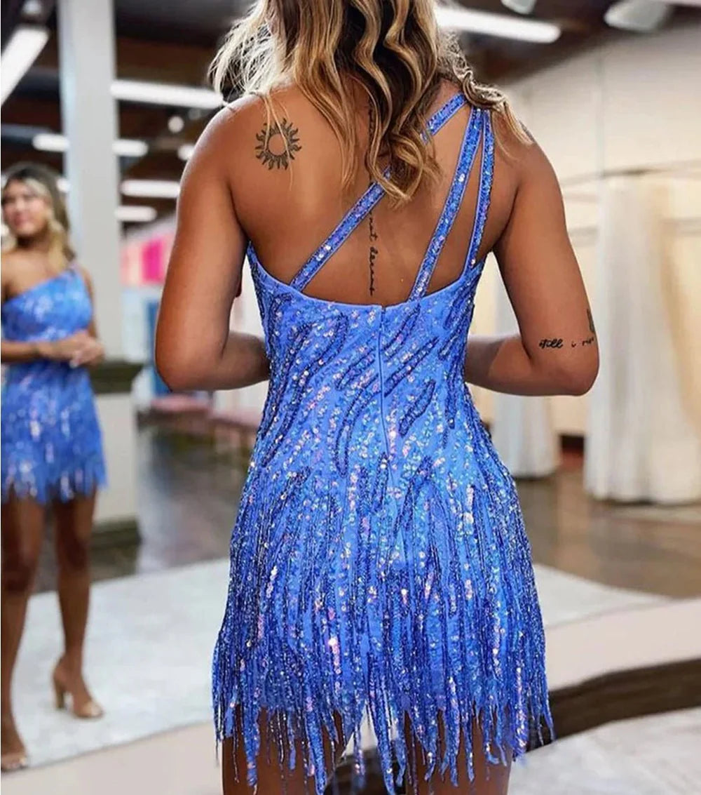 Glamoroso minivestido de fiesta de lentejuelas de un solo hombro con flecos