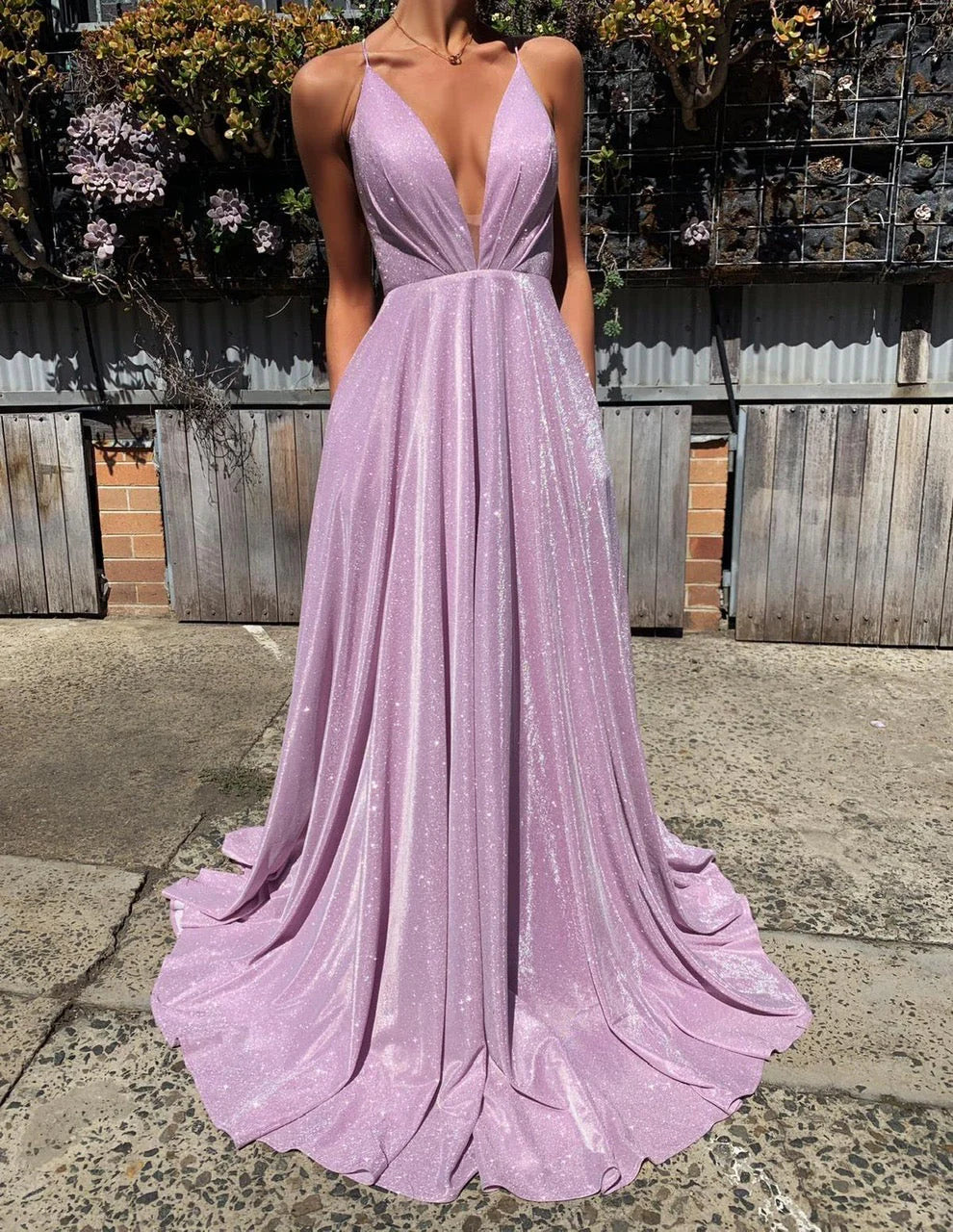 Vestido largo de fiesta glamuroso con purpurina, escote halter y espalda descubierta