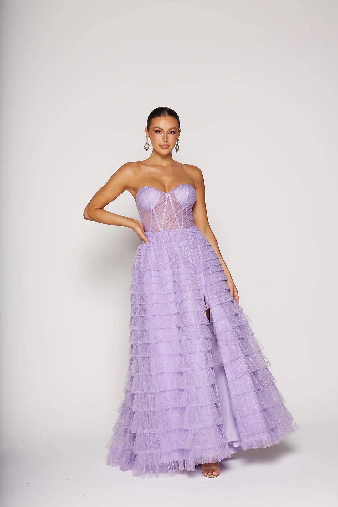 Vestido de fiesta formal con corsé de tul escalonado sin tirantes en línea A con brillos