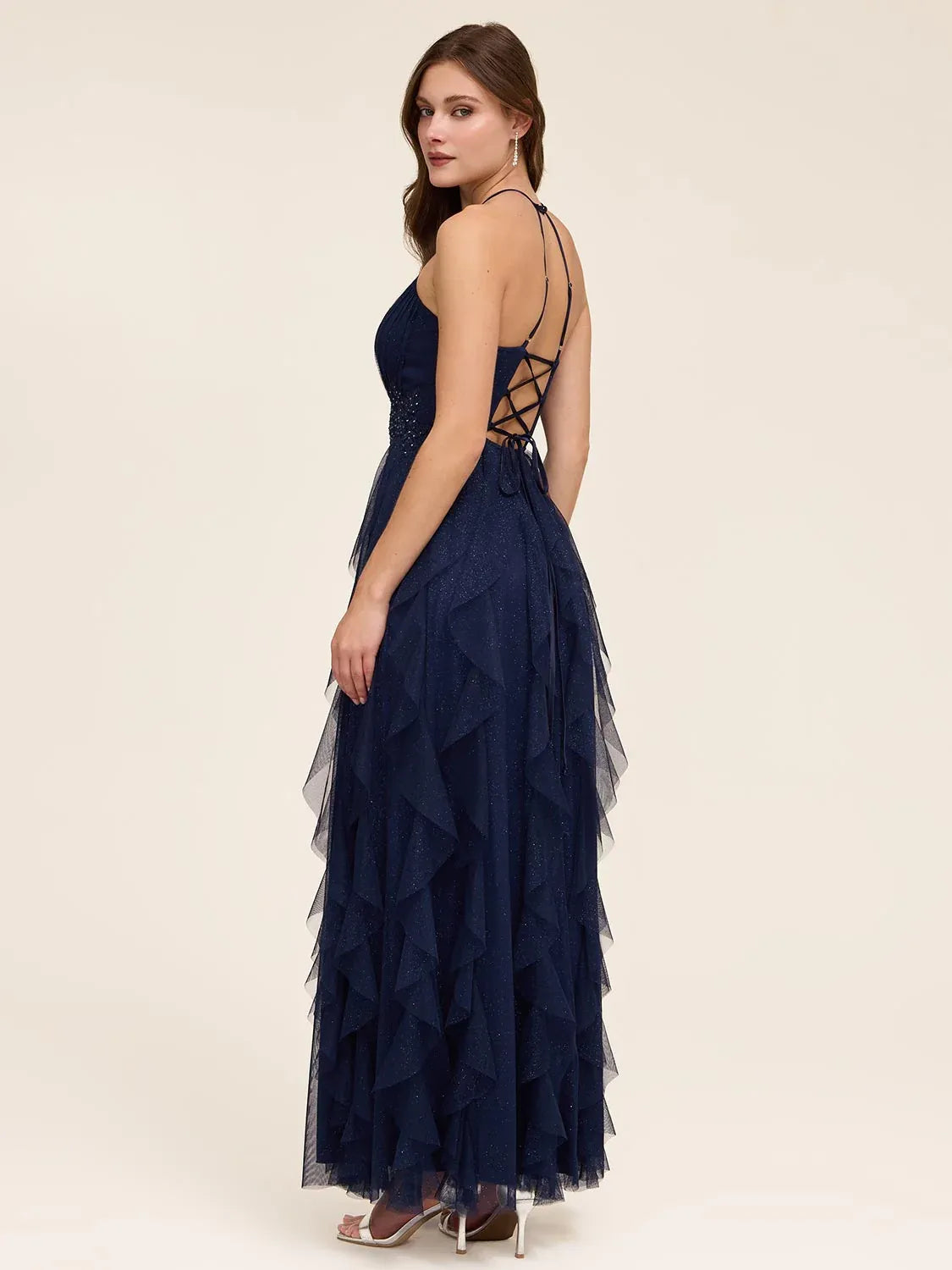Elegante Vestido de Fiesta Largo de Malla con Purpurina, Escote Halter en V, Volantes y Línea A