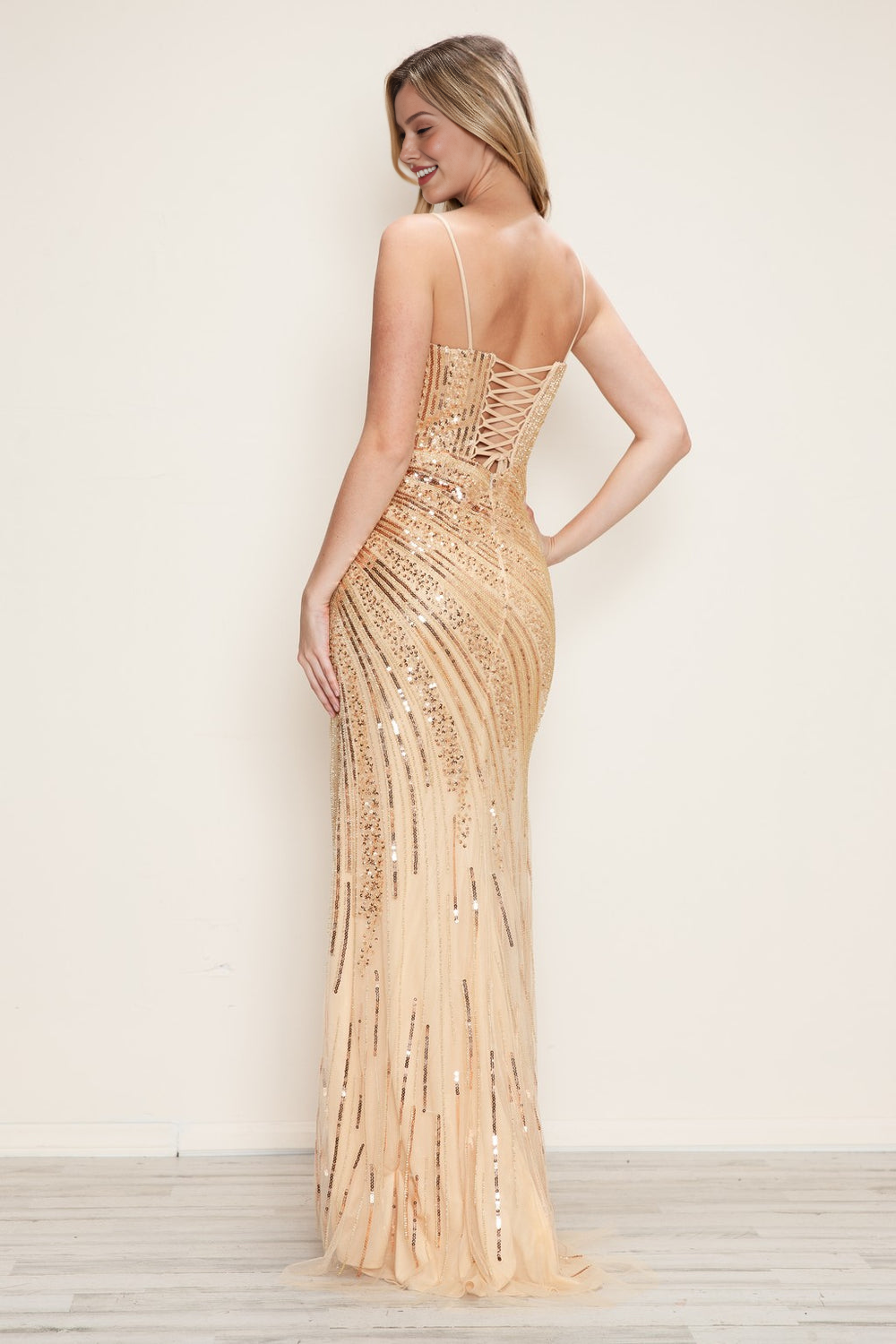 Elegante Vestido de Fiesta Largo con Lentejuelas, Tirantes Delgados, Escote Corazón, Espalda Abierta y Corte Sirena