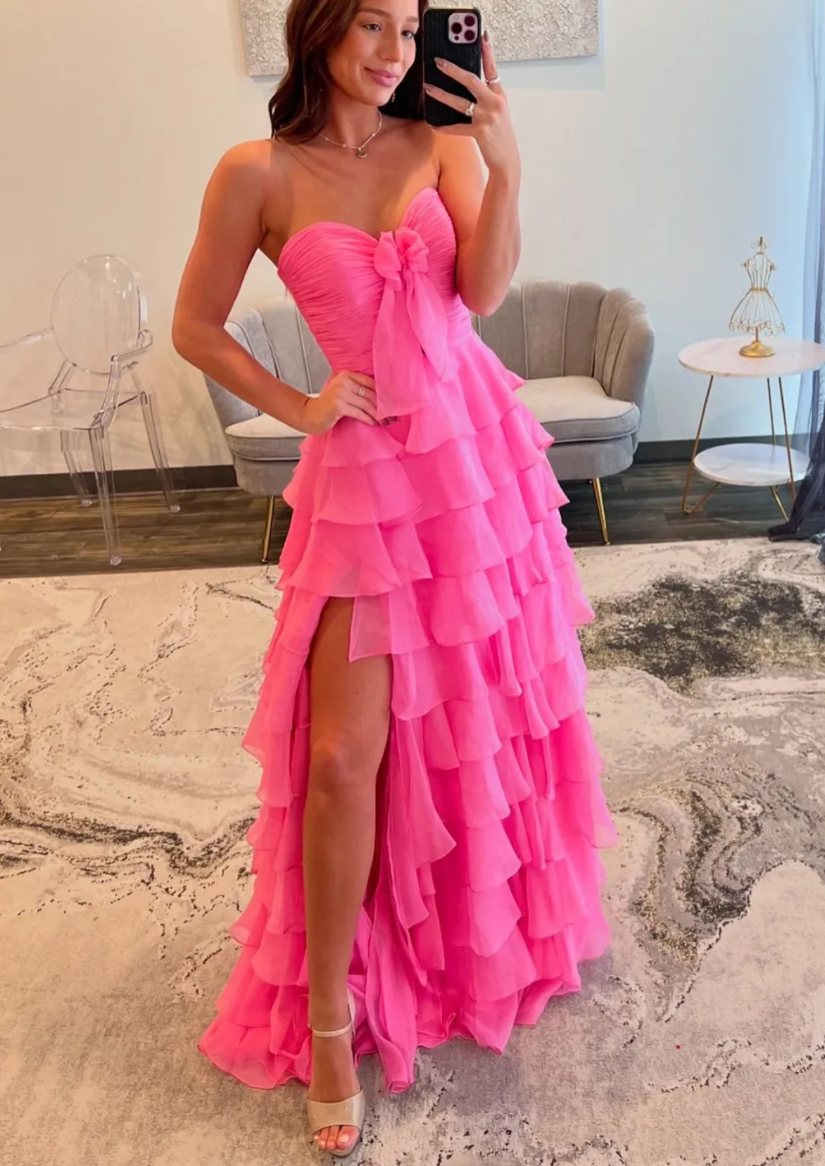 Vestido de fiesta de chifón con escote corazón, corte en A, sin tirantes, con lazo, volantes, cremallera trasera, capas y abertura